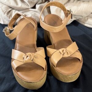 Universal Thread Tan Knot Platform Sandals